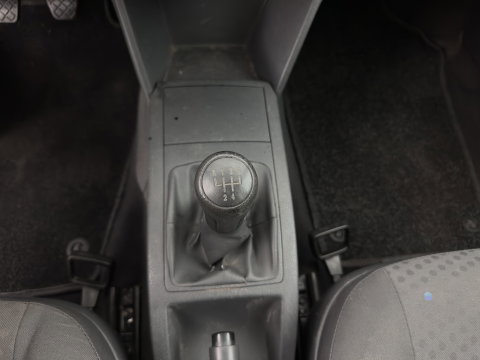 Volkswagen Polo 1.2 *AIRCO | COMFORT-SEATS | RADIO-CD/MP3 | TOWBAR*