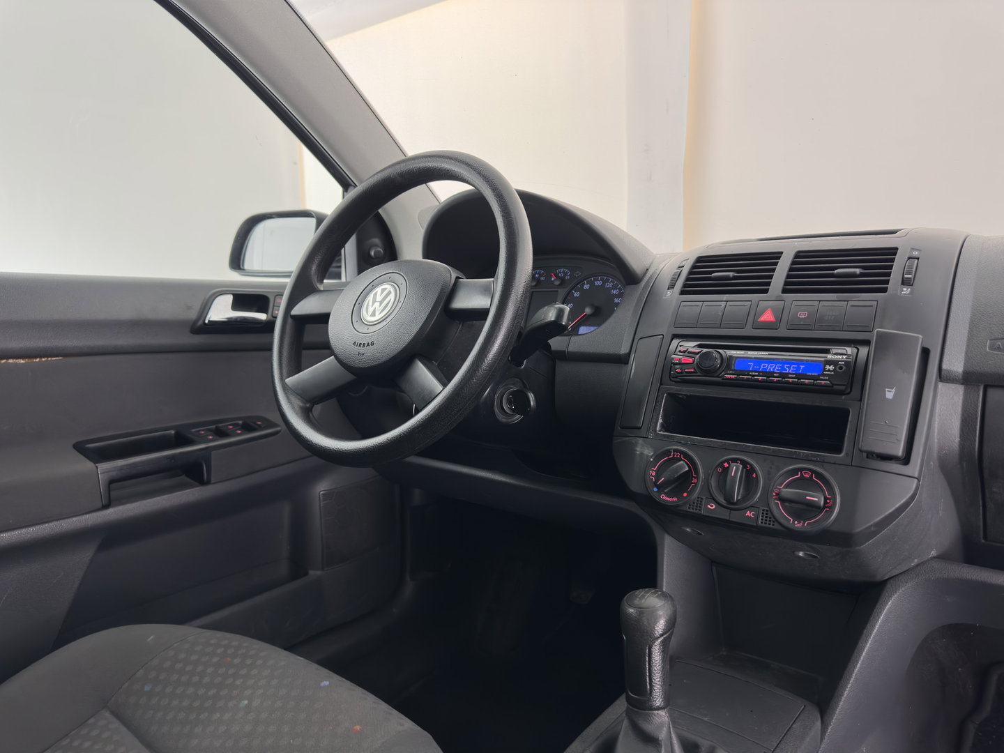 Volkswagen Polo 1.2 *AIRCO | COMFORT-SEATS | RADIO-CD/MP3 | TOWBAR*