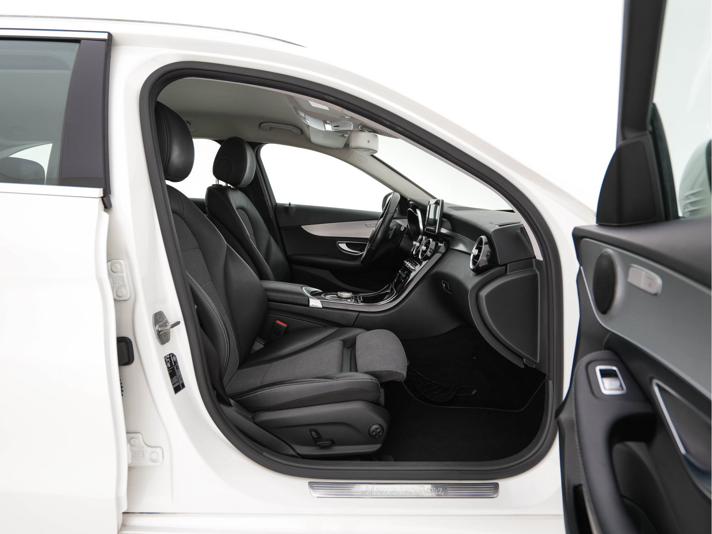 Mercedes-Benz C-Klasse Estate 200 CDI Business Solution Aut. *FULL-LED | LEATHER-FABRIC |  NAVI-FULLMAP | CAMERA | HEATED-SPORTSEATS | SHIFTPADDLES | CRUISE | KEYLESS | TOWBAR | 17''ALU*