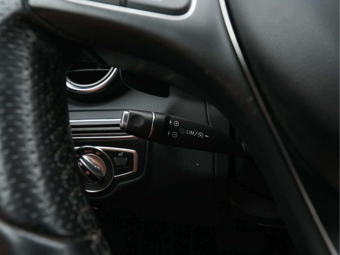 Mercedes-Benz C-Klasse Estate 200 CDI Business Solution Aut. *FULL-LED | LEATHER-FABRIC |  NAVI-FULLMAP | CAMERA | HEATED-SPORTSEATS | SHIFTPADDLES | CRUISE | KEYLESS | TOWBAR | 17''ALU*