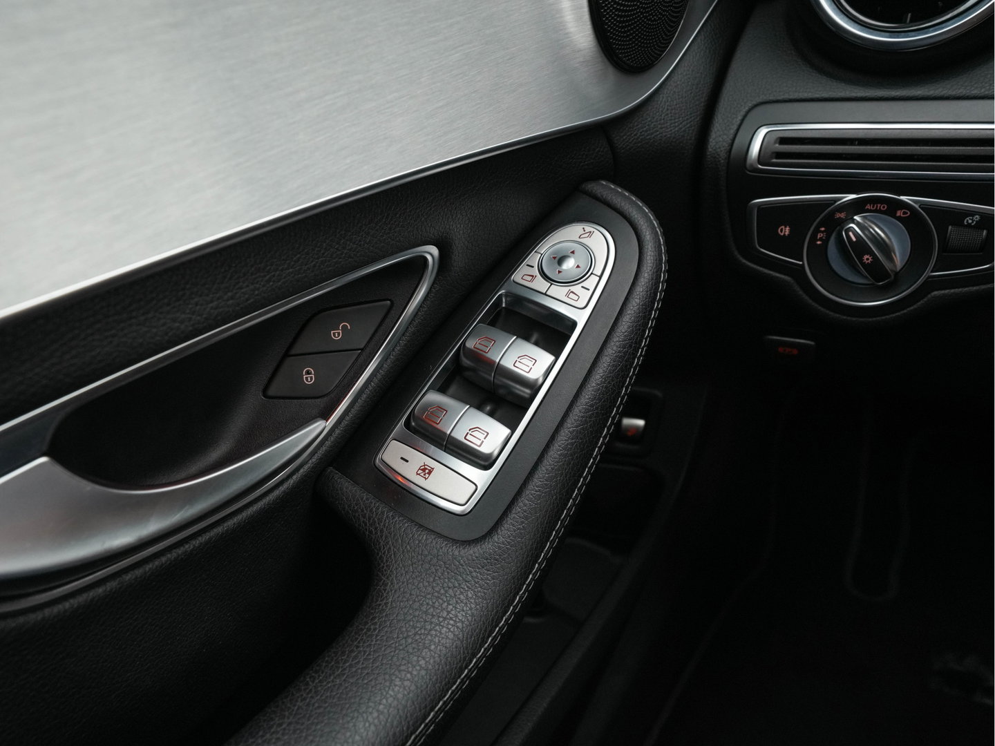 Mercedes-Benz C-Klasse Estate 200 CDI Business Solution Aut. *FULL-LED | LEATHER-FABRIC |  NAVI-FULLMAP | CAMERA | HEATED-SPORTSEATS | SHIFTPADDLES | CRUISE | KEYLESS | TOWBAR | 17''ALU*