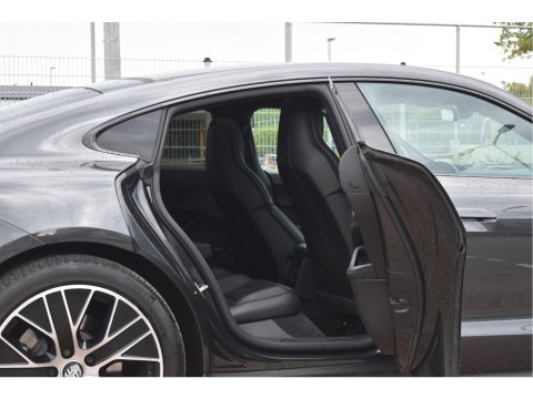 Porsche Taycan Performance 84 kWh 381 pk | Keyless | NL-Auto | Pano | BOSE | 360 gr.camera | Luchtvering | Carplay | Full LED | Virtual cockpit