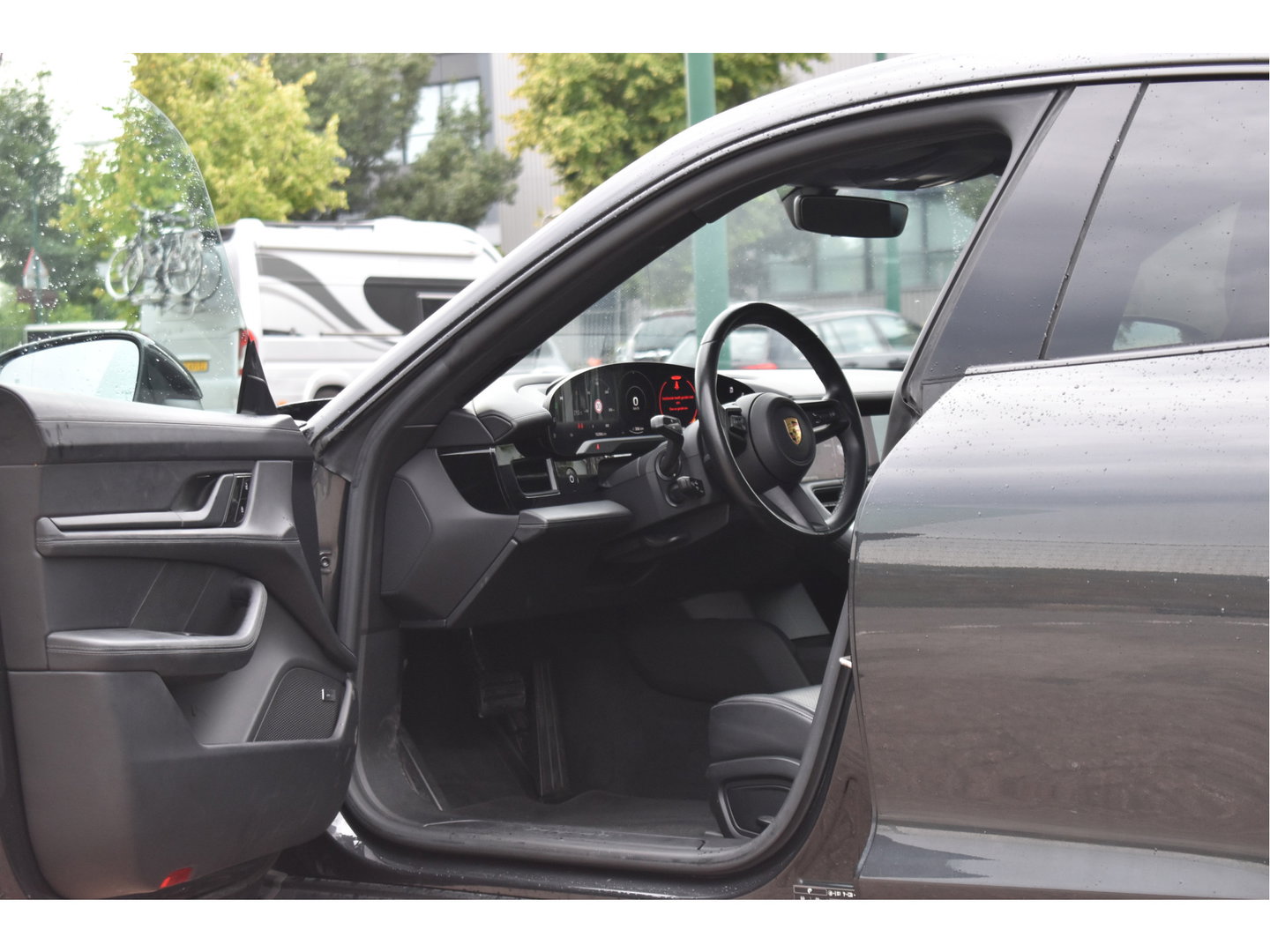 Porsche Taycan Performance 84 kWh 381 pk | Keyless | NL-Auto | Pano | BOSE | 360 gr.camera | Luchtvering | Carplay | Full LED | Virtual cockpit