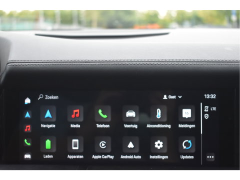 Porsche Taycan Performance 84 kWh 381 pk | Keyless | NL-Auto | Pano | BOSE | 360 gr.camera | Luchtvering | Carplay | Full LED | Virtual cockpit