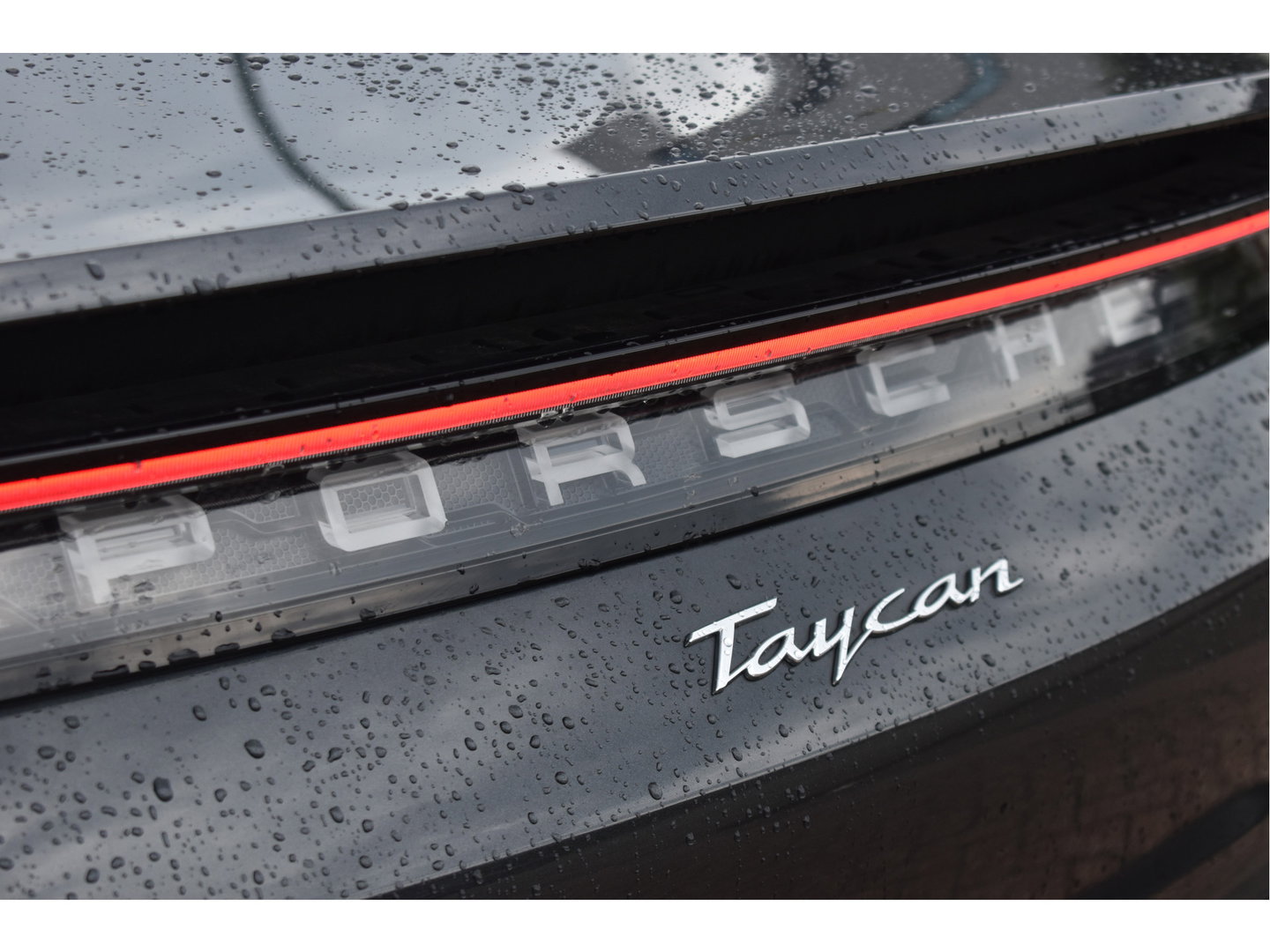 Porsche Taycan Performance 84 kWh 381 pk | Keyless | NL-Auto | Pano | BOSE | 360 gr.camera | Luchtvering | Carplay | Full LED | Virtual cockpit