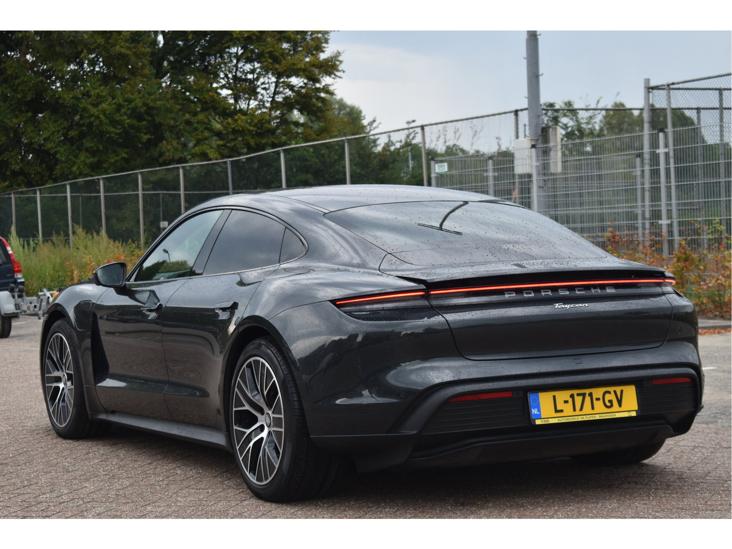 Porsche Taycan Performance 84 kWh 381 pk | Keyless | NL-Auto | Pano | BOSE | 360 gr.camera | Luchtvering | Carplay | Full LED | Virtual cockpit