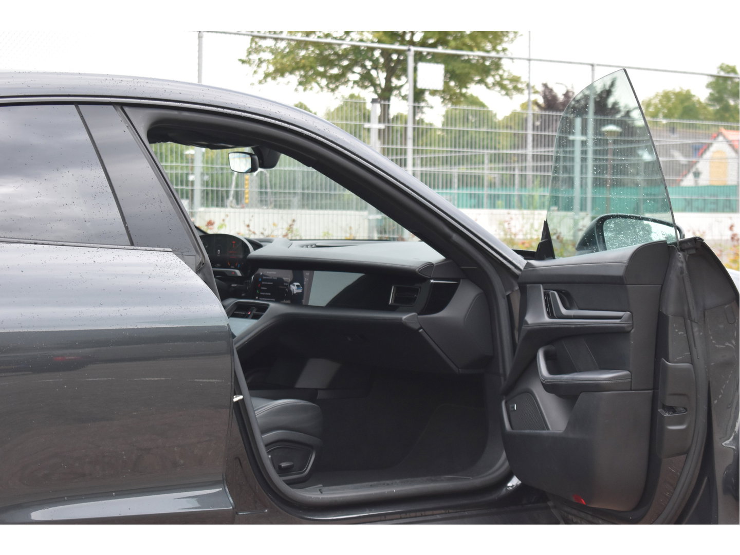 Porsche Taycan Performance 84 kWh 381 pk | Keyless | NL-Auto | Pano | BOSE | 360 gr.camera | Luchtvering | Carplay | Full LED | Virtual cockpit