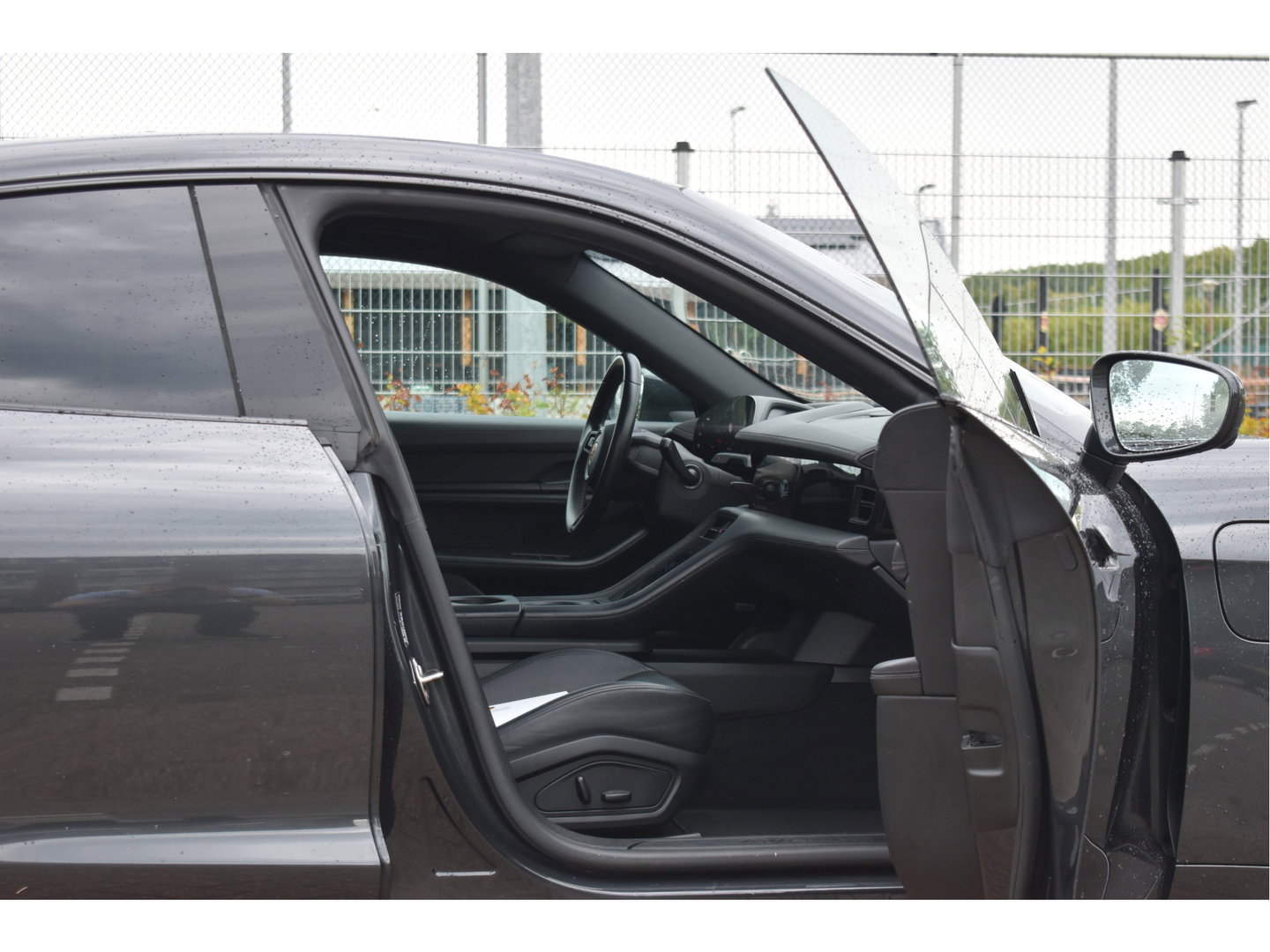 Porsche Taycan Performance 84 kWh 381 pk | Keyless | NL-Auto | Pano | BOSE | 360 gr.camera | Luchtvering | Carplay | Full LED | Virtual cockpit