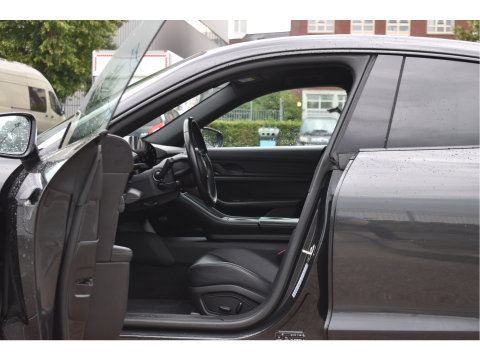 Porsche Taycan Performance 84 kWh 381 pk | Keyless | NL-Auto | Pano | BOSE | 360 gr.camera | Luchtvering | Carplay | Full LED | Virtual cockpit