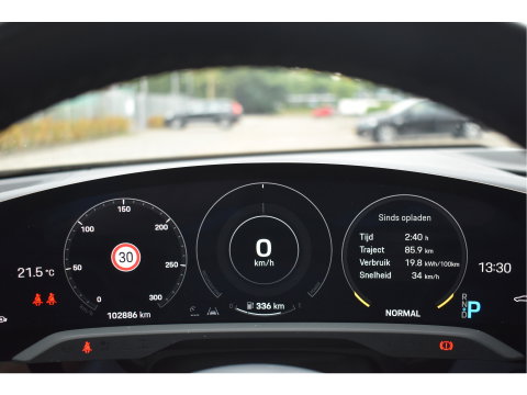 Porsche Taycan Performance 84 kWh 381 pk | Keyless | NL-Auto | Pano | BOSE | 360 gr.camera | Luchtvering | Carplay | Full LED | Virtual cockpit