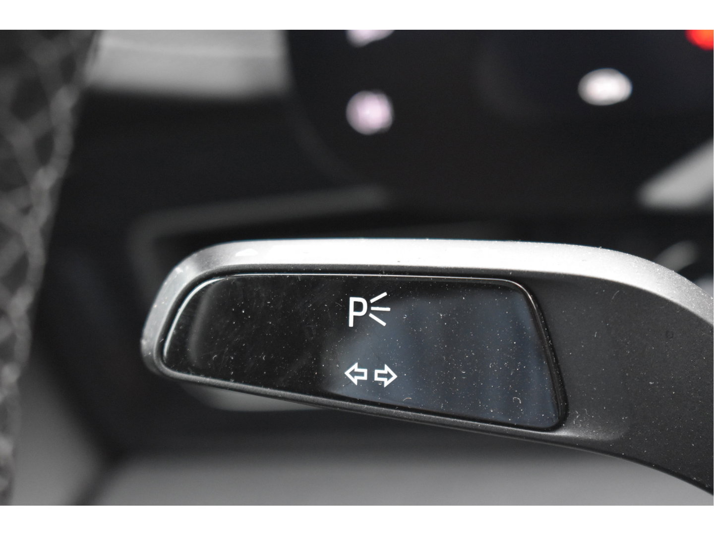 Porsche Taycan Performance 84 kWh 381 pk | Keyless | NL-Auto | Pano | BOSE | 360 gr.camera | Luchtvering | Carplay | Full LED | Virtual cockpit