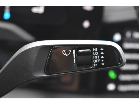 Porsche Taycan Performance 84 kWh 381 pk | Keyless | NL-Auto | Pano | BOSE | 360 gr.camera | Luchtvering | Carplay | Full LED | Virtual cockpit