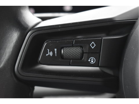 Porsche Taycan Performance 84 kWh 381 pk | Keyless | NL-Auto | Pano | BOSE | 360 gr.camera | Luchtvering | Carplay | Full LED | Virtual cockpit