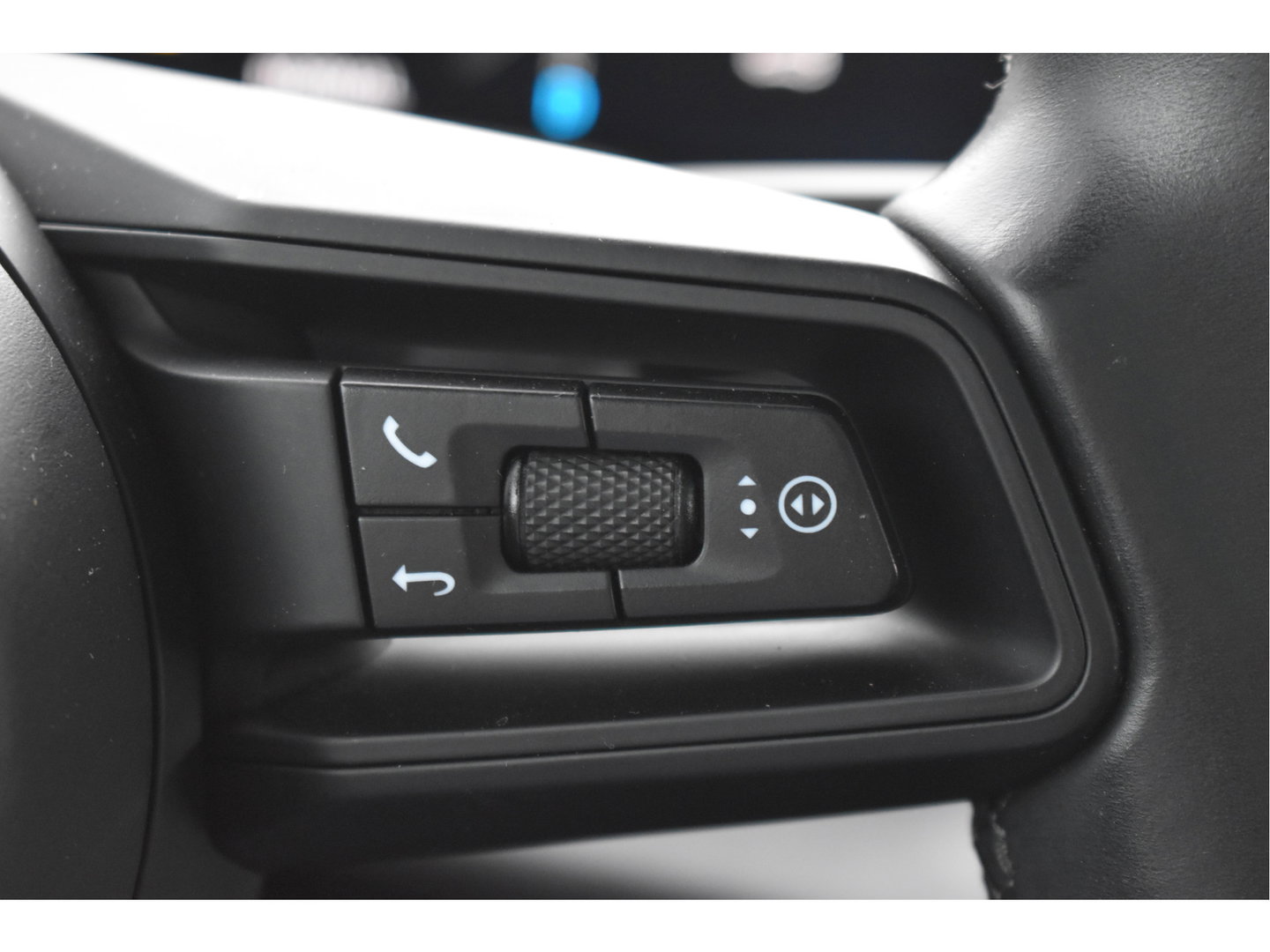 Porsche Taycan Performance 84 kWh 381 pk | Keyless | NL-Auto | Pano | BOSE | 360 gr.camera | Luchtvering | Carplay | Full LED | Virtual cockpit