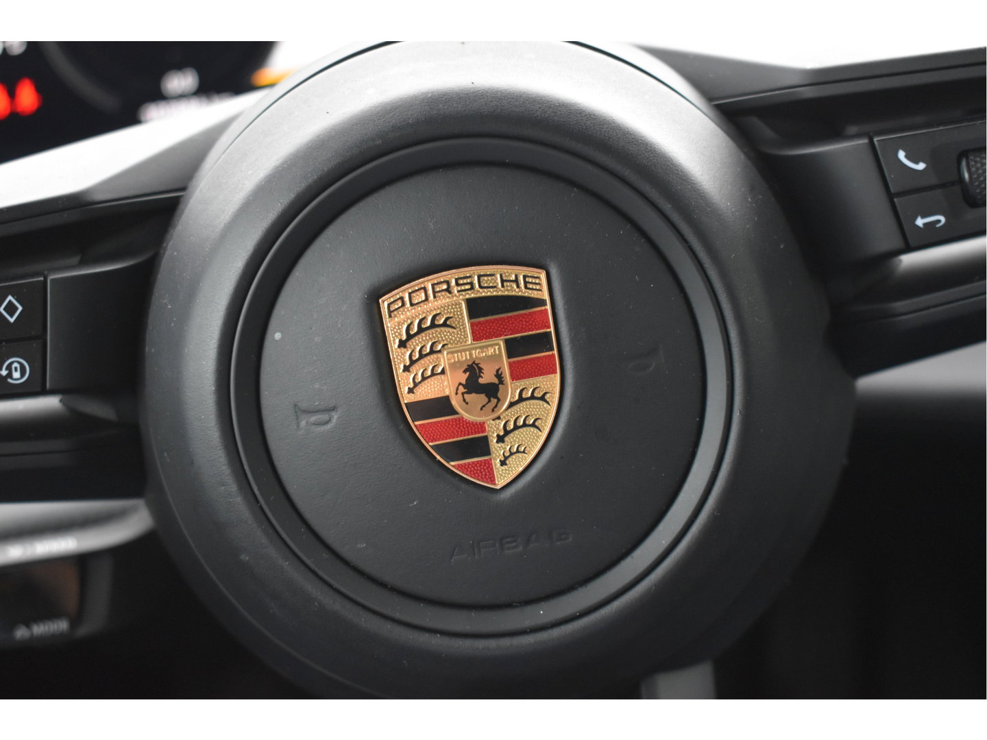 Porsche Taycan Performance 84 kWh 381 pk | Keyless | NL-Auto | Pano | BOSE | 360 gr.camera | Luchtvering | Carplay | Full LED | Virtual cockpit
