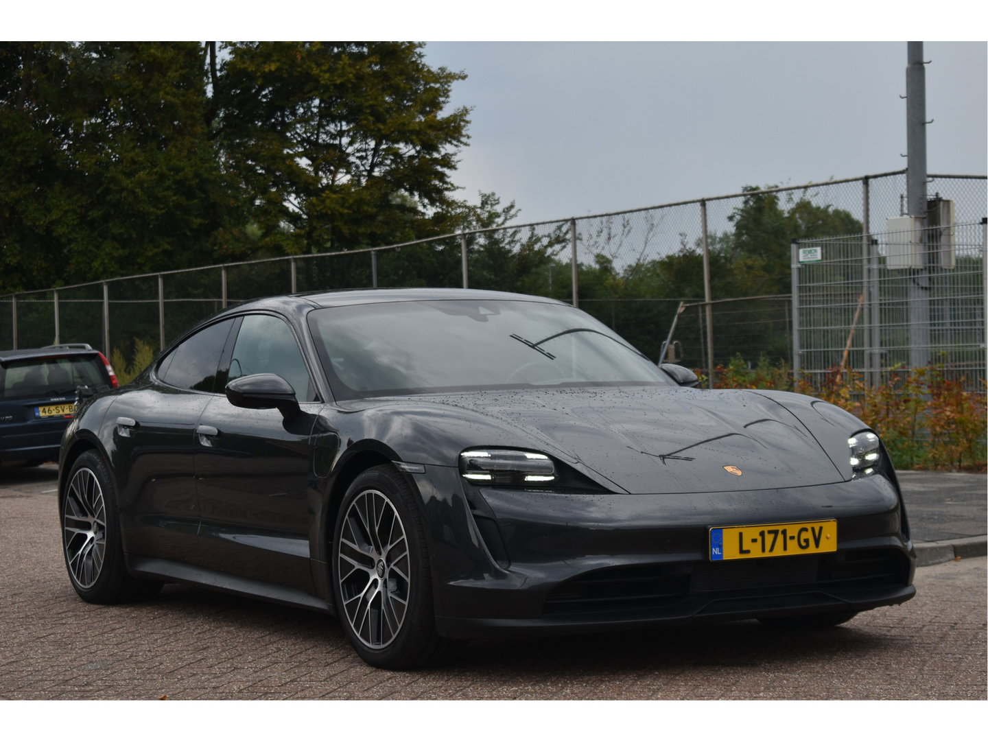 Porsche Taycan Performance 84 kWh 381 pk | Keyless | NL-Auto | Pano | BOSE | 360 gr.camera | Luchtvering | Carplay | Full LED | Virtual cockpit