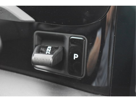 Porsche Taycan Performance 84 kWh 381 pk | Keyless | NL-Auto | Pano | BOSE | 360 gr.camera | Luchtvering | Carplay | Full LED | Virtual cockpit
