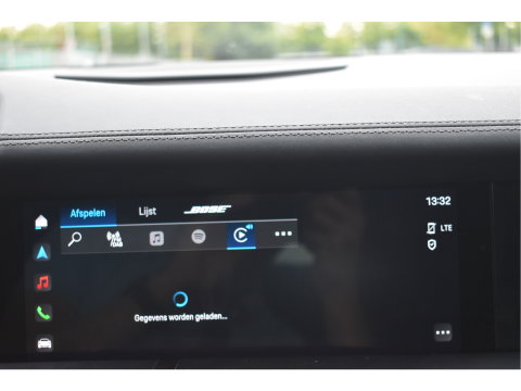Porsche Taycan Performance 84 kWh 381 pk | Keyless | NL-Auto | Pano | BOSE | 360 gr.camera | Luchtvering | Carplay | Full LED | Virtual cockpit