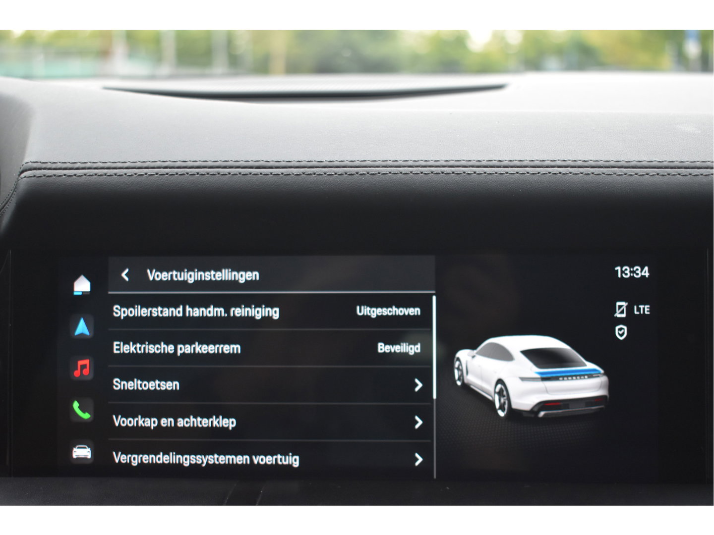 Porsche Taycan Performance 84 kWh 381 pk | Keyless | NL-Auto | Pano | BOSE | 360 gr.camera | Luchtvering | Carplay | Full LED | Virtual cockpit