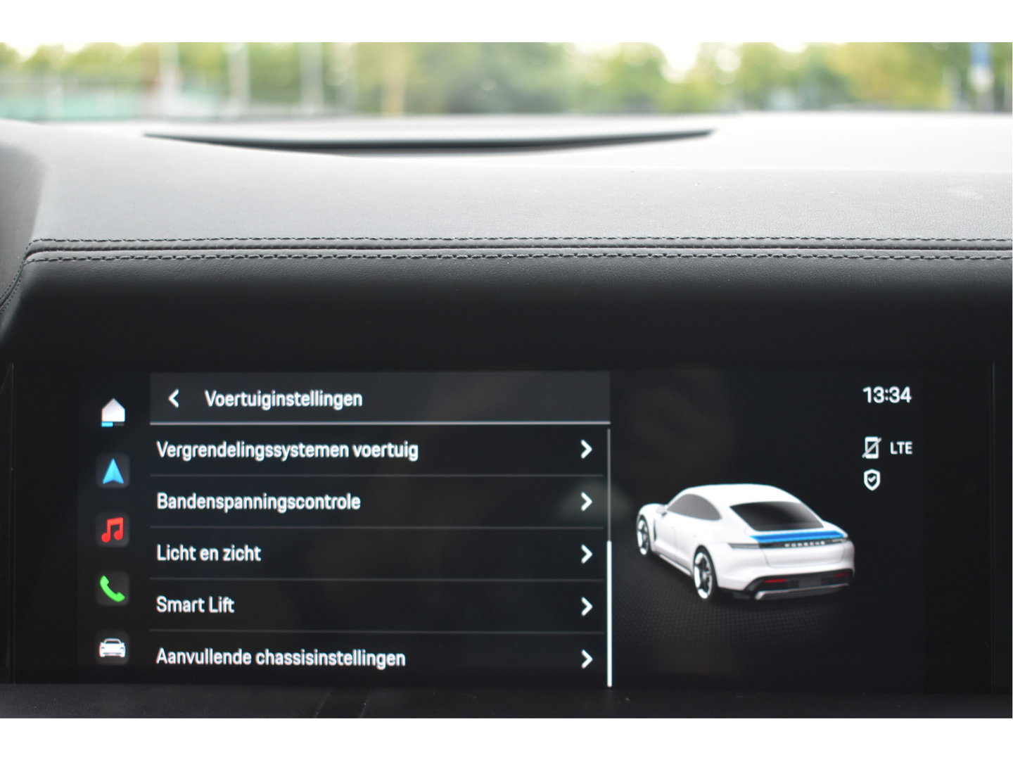 Porsche Taycan Performance 84 kWh 381 pk | Keyless | NL-Auto | Pano | BOSE | 360 gr.camera | Luchtvering | Carplay | Full LED | Virtual cockpit