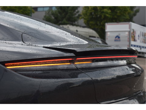 Porsche Taycan Performance 84 kWh 381 pk | Keyless | NL-Auto | Pano | BOSE | 360 gr.camera | Luchtvering | Carplay | Full LED | Virtual cockpit