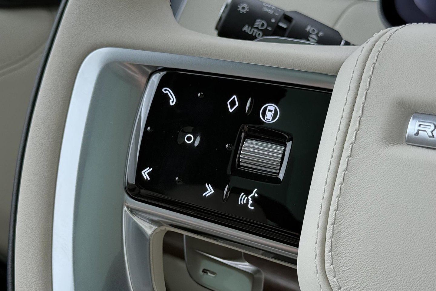 Land Rover Range Rover 3.0 P460e SE PHEV | ACC | Luchtvering | Panoramadak | 360° Camera | Head-Up | Meridian 3D | Stoelventilatie | 23 Inch