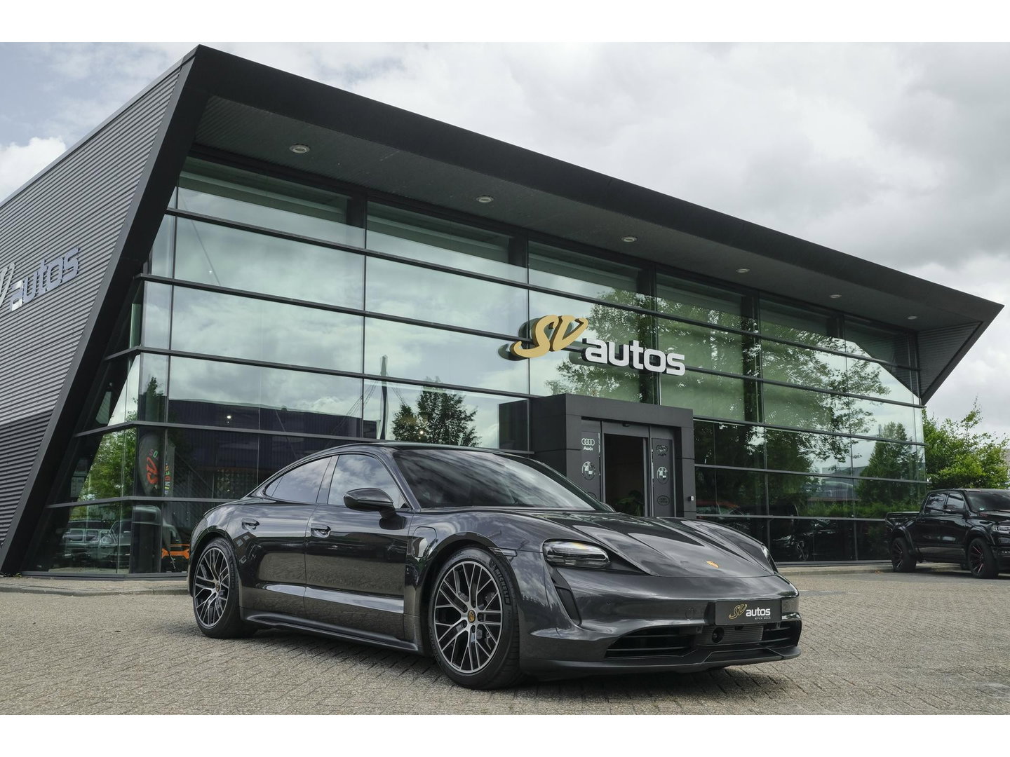 Porsche Taycan Performance Plus 476pk 93,4 kWh Panoramadak *BTW* Luchtvering Bose Comfortstoelen NLauto 1e Eigenaar