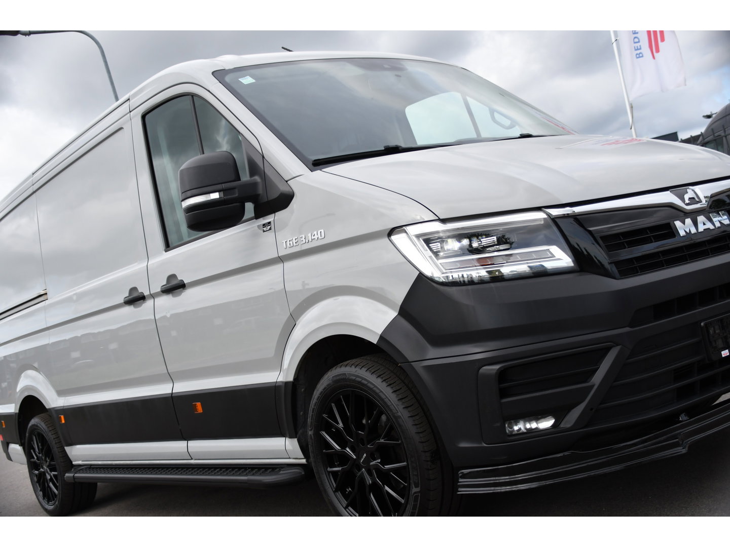 MAN TGE 3.140 35 2.0 L3H2 PB Edition Camera, Cruise, Carplay, LED, 140pk, Automaat, Multimedia, 3000kg Trekhaak, voorruit verwarming, Uniek!