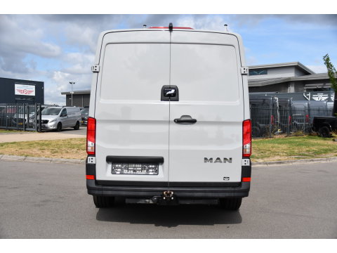 MAN TGE 3.140 35 2.0 L3H2 PB Edition Camera, Cruise, Carplay, LED, 140pk, Automaat, Multimedia, 3000kg Trekhaak, voorruit verwarming, Uniek!