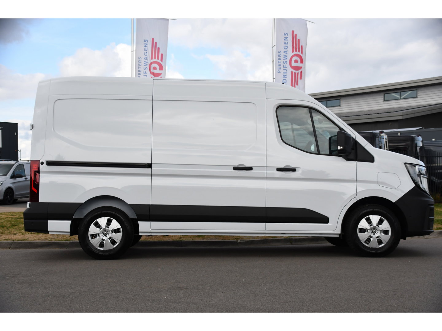 Renault Master E-Tech T35 L2H2 Extra long range 87 kWh Camera, Cruise, Carplay, LED, Clima, Stoelverwarming, Laadruimte Betimmering, 143pk, Virtual, Sensoren, Uniek!