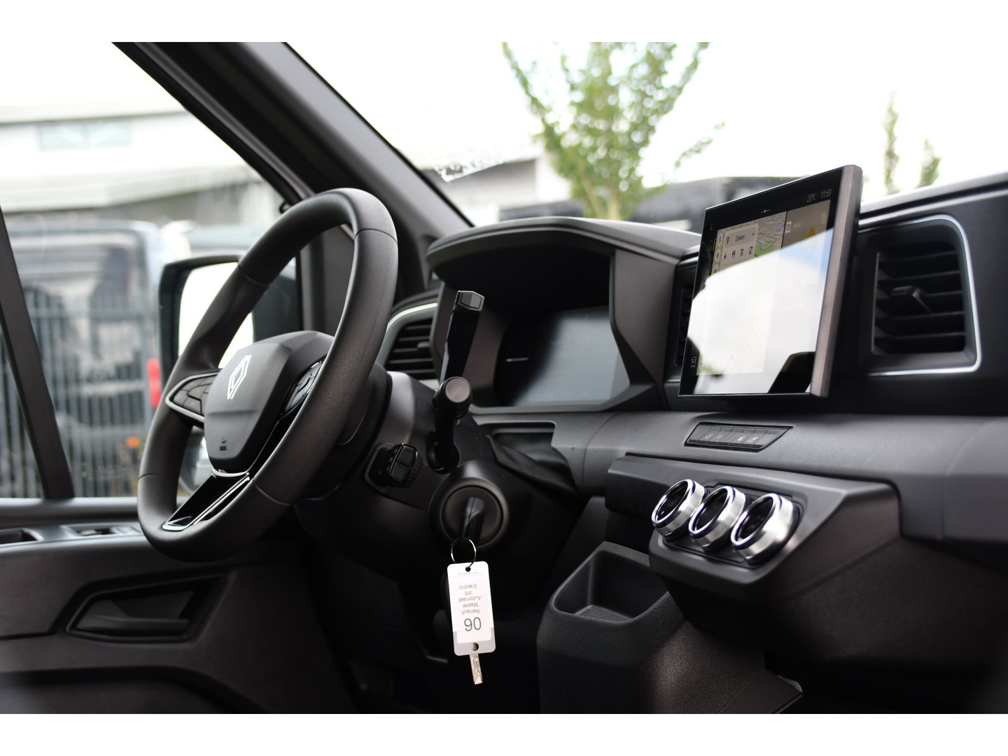 Renault Master E-Tech T35 L2H2 Extra long range 87 kWh Camera, Cruise, Carplay, LED, Clima, Stoelverwarming, Laadruimte Betimmering, 143pk, Virtual, Sensoren, Uniek!