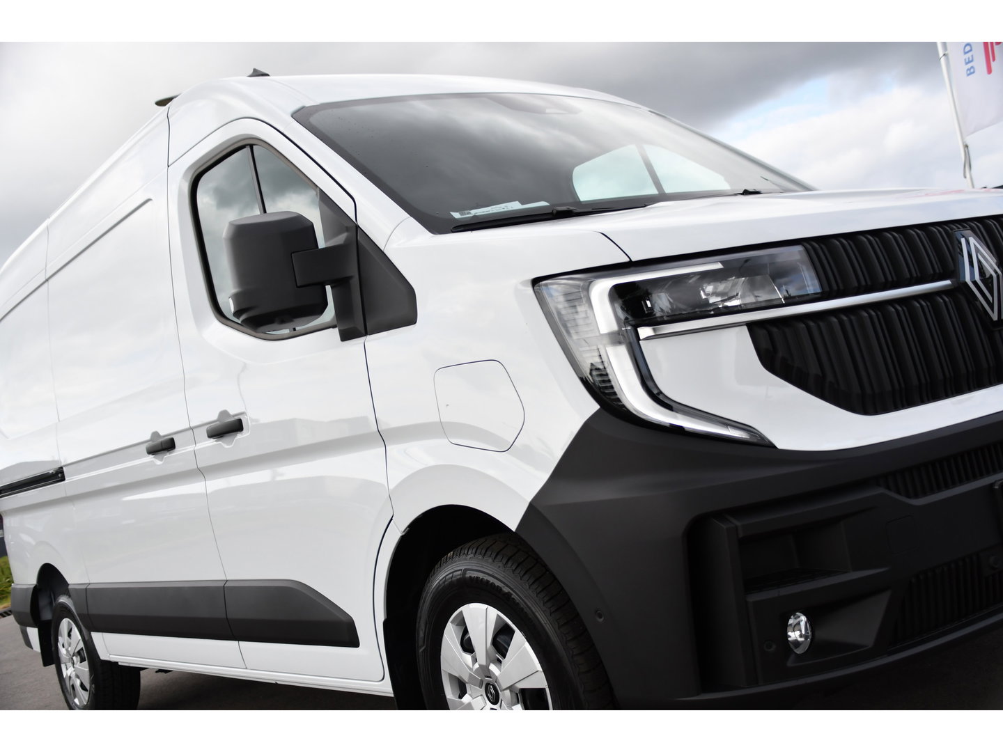 Renault Master E-Tech T35 L2H2 Extra long range 87 kWh Camera, Cruise, Carplay, LED, Clima, Stoelverwarming, Laadruimte Betimmering, 143pk, Virtual, Sensoren, Uniek!