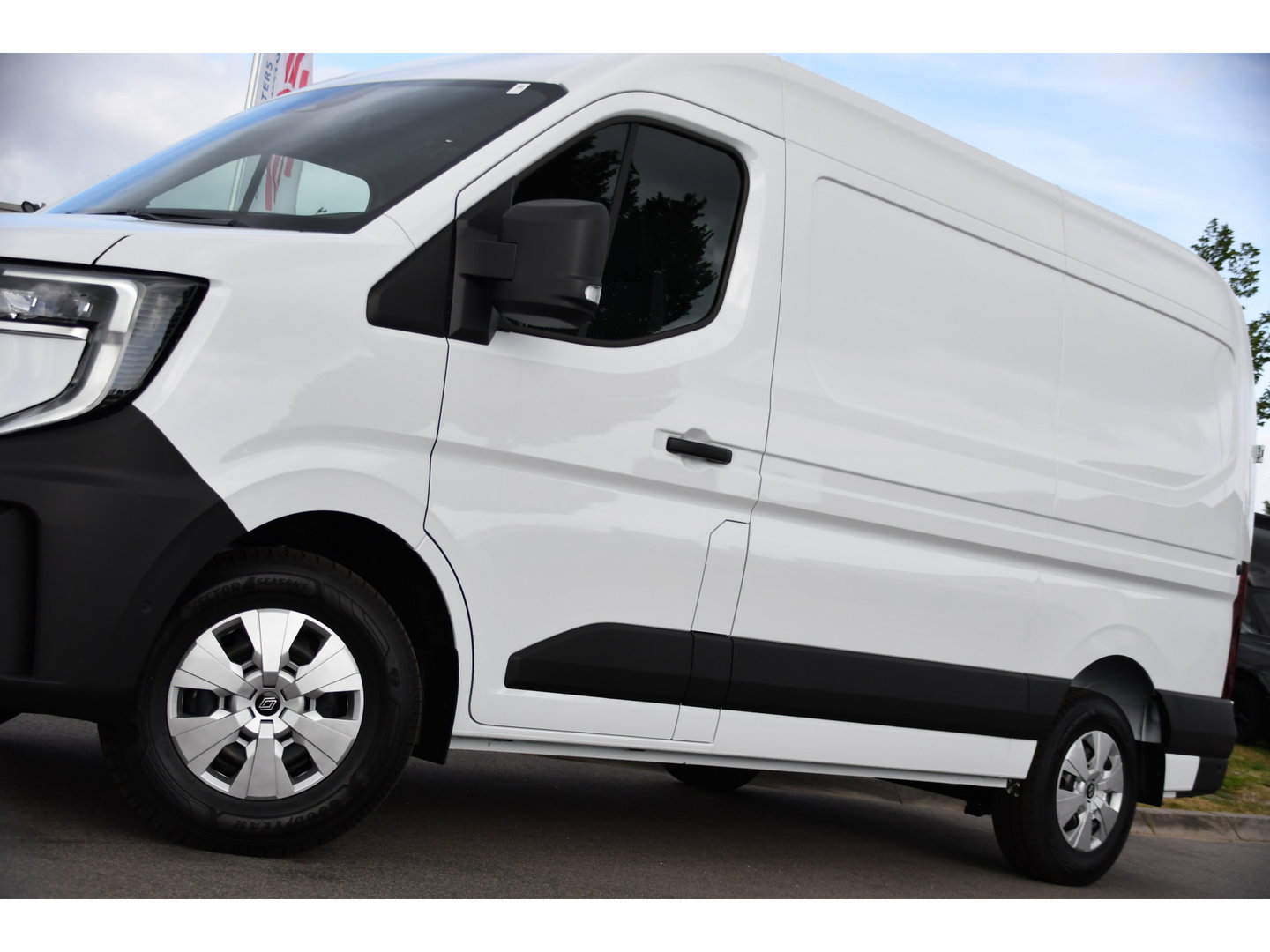 Renault Master E-Tech T35 L2H2 Extra long range 87 kWh Camera, Cruise, Carplay, LED, Clima, Stoelverwarming, Laadruimte Betimmering, 143pk, Virtual, Sensoren, Uniek!