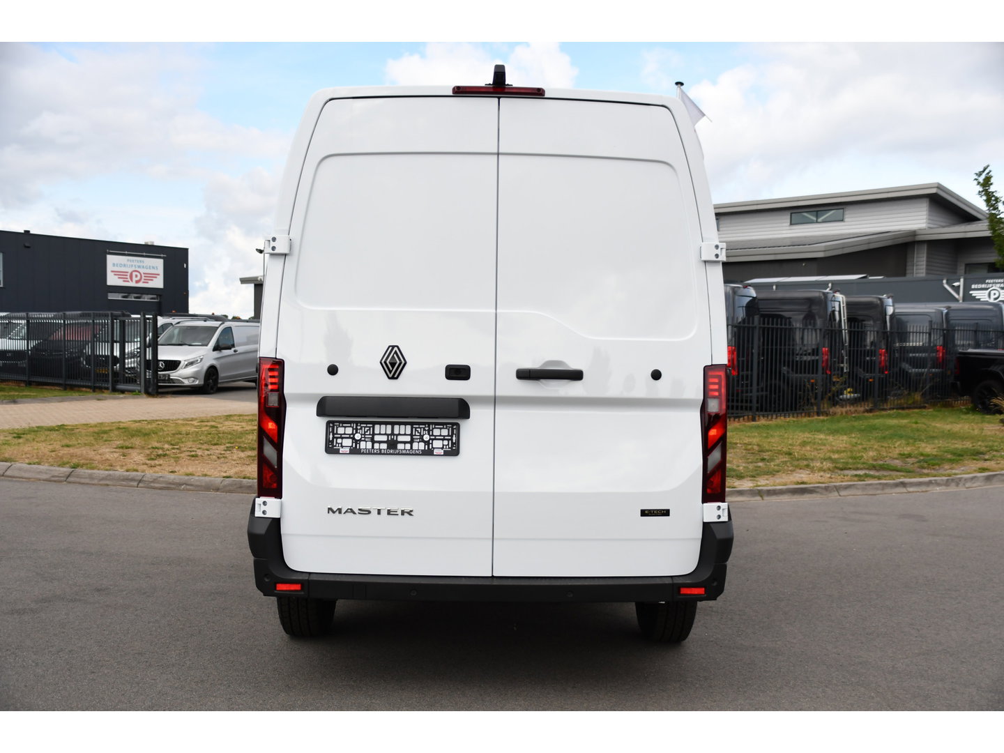 Renault Master E-Tech T35 L2H2 Extra long range 87 kWh Camera, Cruise, Carplay, LED, Clima, Stoelverwarming, Laadruimte Betimmering, 143pk, Virtual, Sensoren, Uniek!