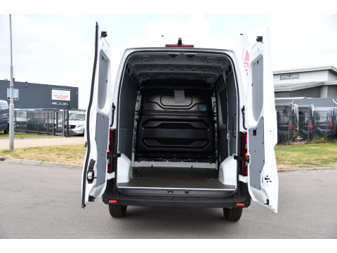 Renault Master E-Tech T35 L2H2 Extra long range 87 kWh Camera, Cruise, Carplay, LED, Clima, Stoelverwarming, Laadruimte Betimmering, 143pk, Virtual, Sensoren, Uniek!