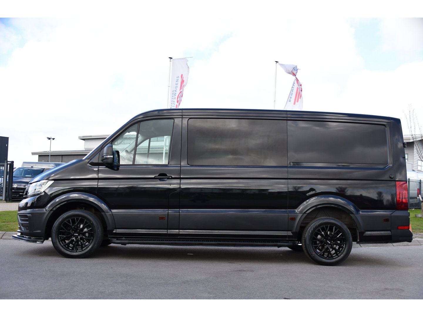 Volkswagen Crafter 35 2.0 TDI L3H2 DC Black Edition Cruise, Camera, Carplay, LED, Clima, Standkachel, Automaat, Stuurvervewarming, Uniek!
