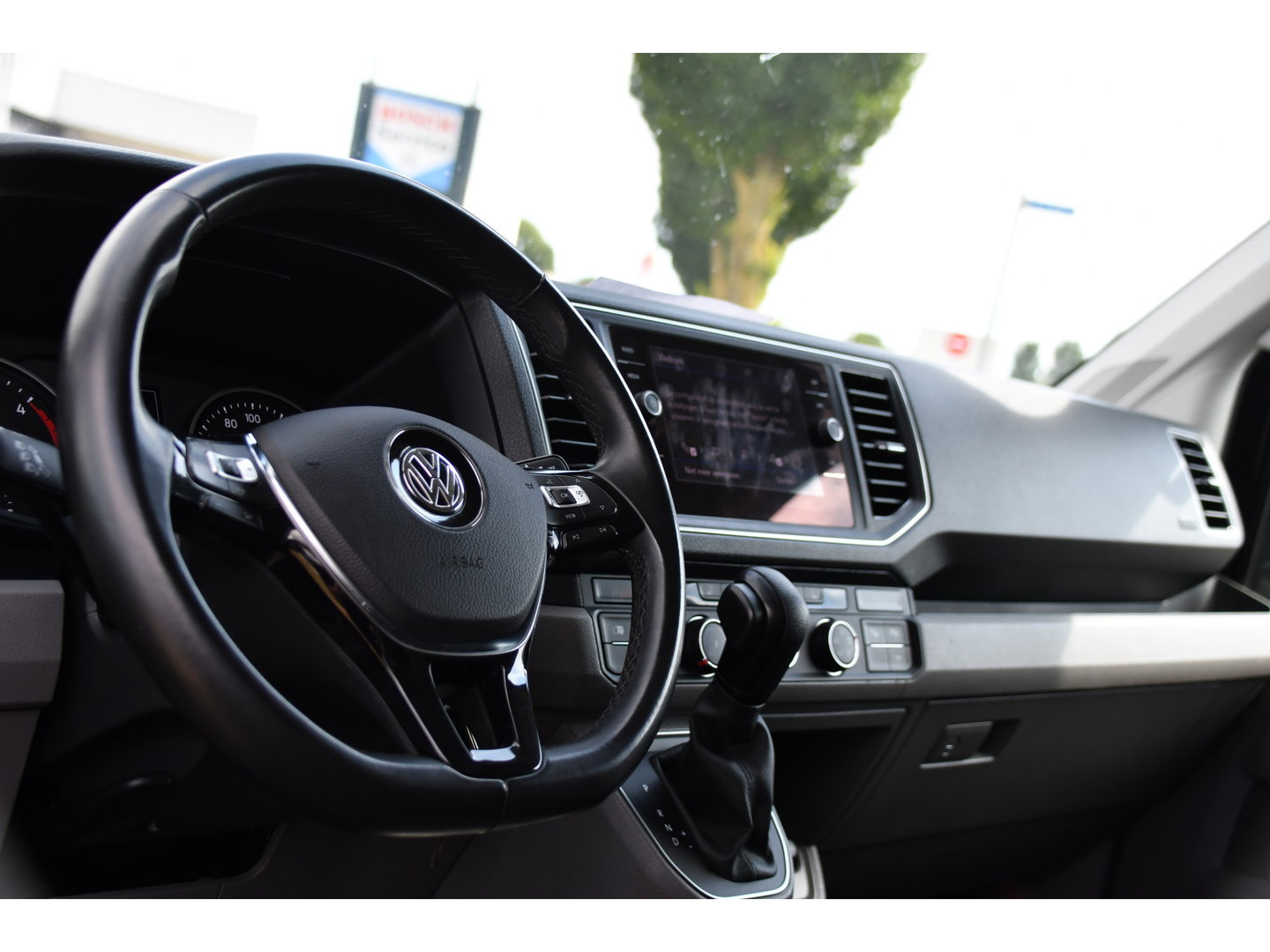 Volkswagen Crafter 35 2.0 TDI L3H3 Black Edition Full options! Adaptieve Cruise, Camera, Carplay, LED, Standkachel, Stoelverwarming, Dodehoek, Massagestoel, Automaat, Uniek!