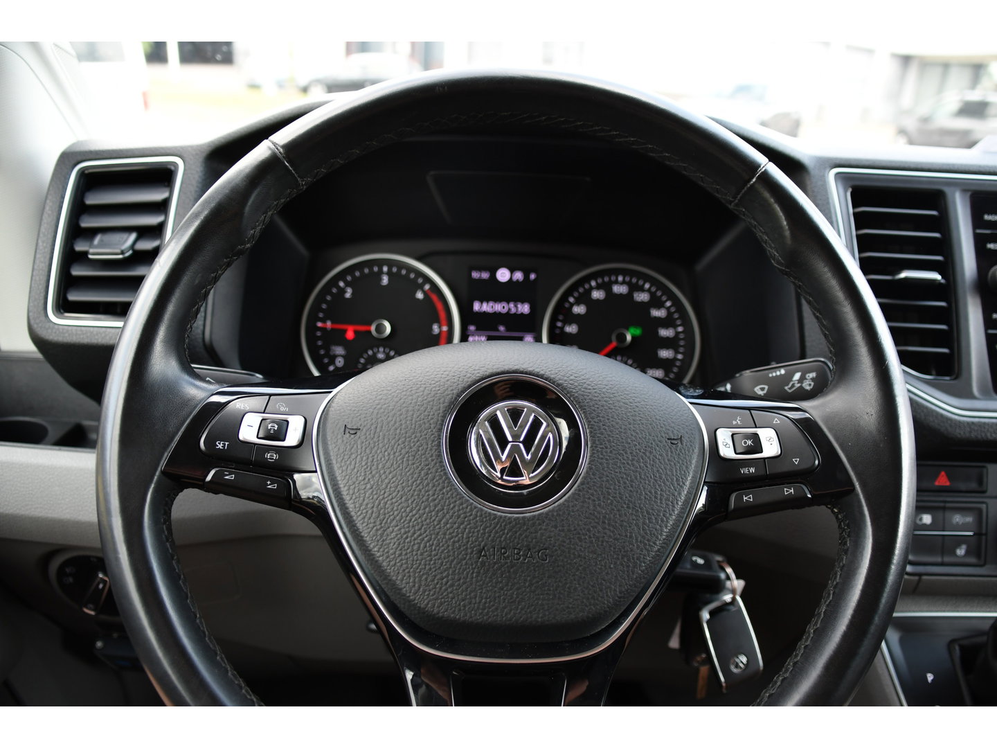 Volkswagen Crafter 35 2.0 TDI L3H3 Black Edition Full options! Adaptieve Cruise, Camera, Carplay, LED, Standkachel, Stoelverwarming, Dodehoek, Massagestoel, Automaat, Uniek!
