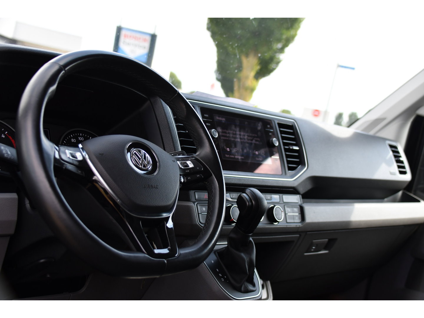 Volkswagen Crafter 35 2.0 TDI L3H3 Black Edition Full options! Adaptieve Cruise, Camera, Carplay, LED, Standkachel, Stoelverwarming, Dodehoek, Massagestoel, Automaat, Uniek!