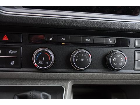 Volkswagen Crafter 35 2.0 TDI L3H3 Black Edition Full options! Adaptieve Cruise, Camera, Carplay, LED, Standkachel, Stoelverwarming, Dodehoek, Massagestoel, Automaat, Uniek!