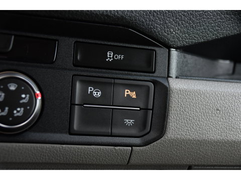 Volkswagen Crafter 35 2.0 TDI L3H3 Black Edition Full options! Adaptieve Cruise, Camera, Carplay, LED, Standkachel, Stoelverwarming, Dodehoek, Massagestoel, Automaat, Uniek!