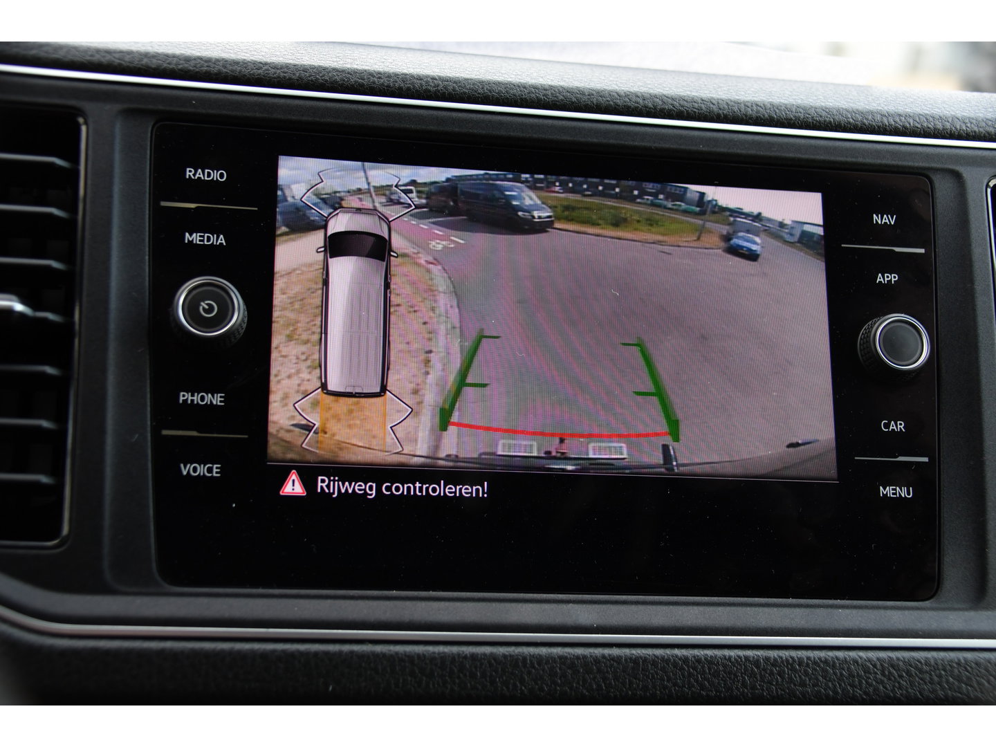 Volkswagen Crafter 35 2.0 TDI L3H3 Black Edition Full options! Adaptieve Cruise, Camera, Carplay, LED, Standkachel, Stoelverwarming, Dodehoek, Massagestoel, Automaat, Uniek!