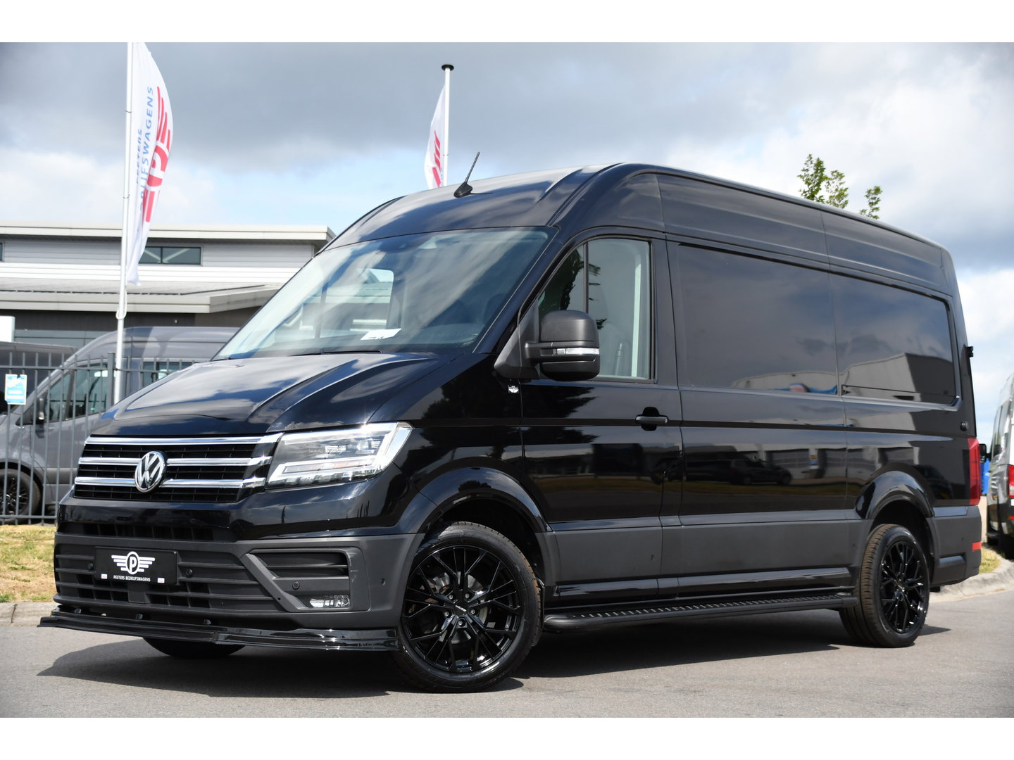 Volkswagen Crafter 35 2.0 TDI L3H3 Black Edition Full options! Adaptieve Cruise, Camera, Carplay, LED, Standkachel, Stoelverwarming, Dodehoek, Massagestoel, Automaat, Uniek!