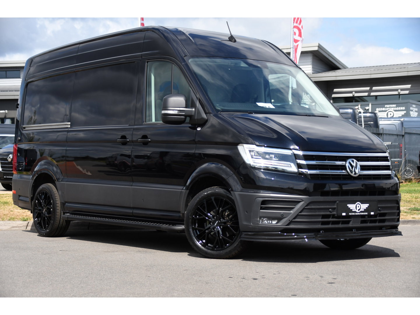 Volkswagen Crafter 35 2.0 TDI L3H3 Black Edition Full options! Adaptieve Cruise, Camera, Carplay, LED, Standkachel, Stoelverwarming, Dodehoek, Massagestoel, Automaat, Uniek!