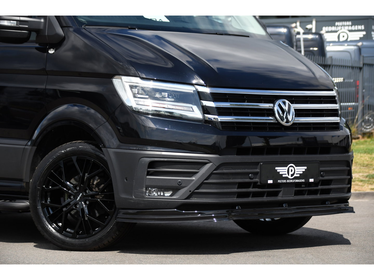 Volkswagen Crafter 35 2.0 TDI L3H3 Black Edition Full options! Adaptieve Cruise, Camera, Carplay, LED, Standkachel, Stoelverwarming, Dodehoek, Massagestoel, Automaat, Uniek!