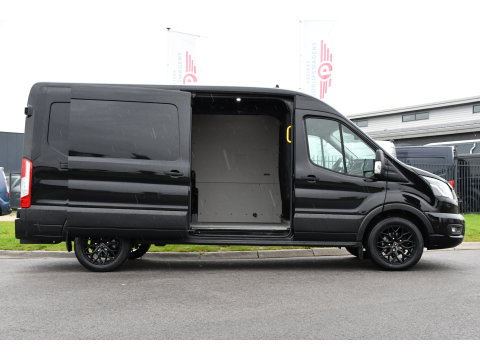 Ford Transit 350 2.0 TDCI L3H2 Black Edition Camera, Cruise, Carplay, 185pk, Xenon, Multimedia, Automaat, Trekhaak, Sensoren, Uniek!