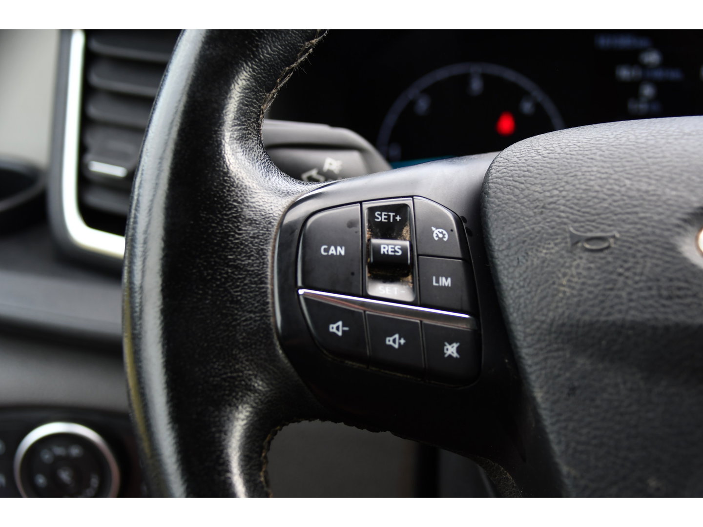 Ford Transit 350 2.0 TDCI L3H2 Black Edition Camera, Cruise, Carplay, 185pk, Xenon, Multimedia, Automaat, Trekhaak, Sensoren, Uniek!