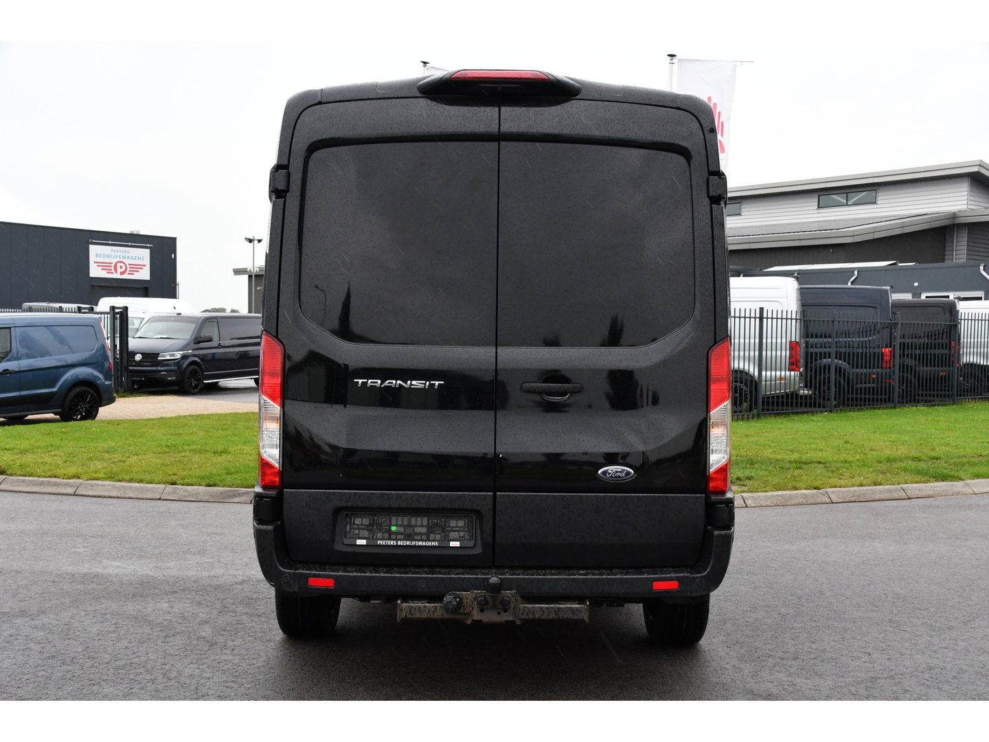 Ford Transit 350 2.0 TDCI L3H2 Black Edition Camera, Cruise, Carplay, 185pk, Xenon, Multimedia, Automaat, Trekhaak, Sensoren, Uniek!