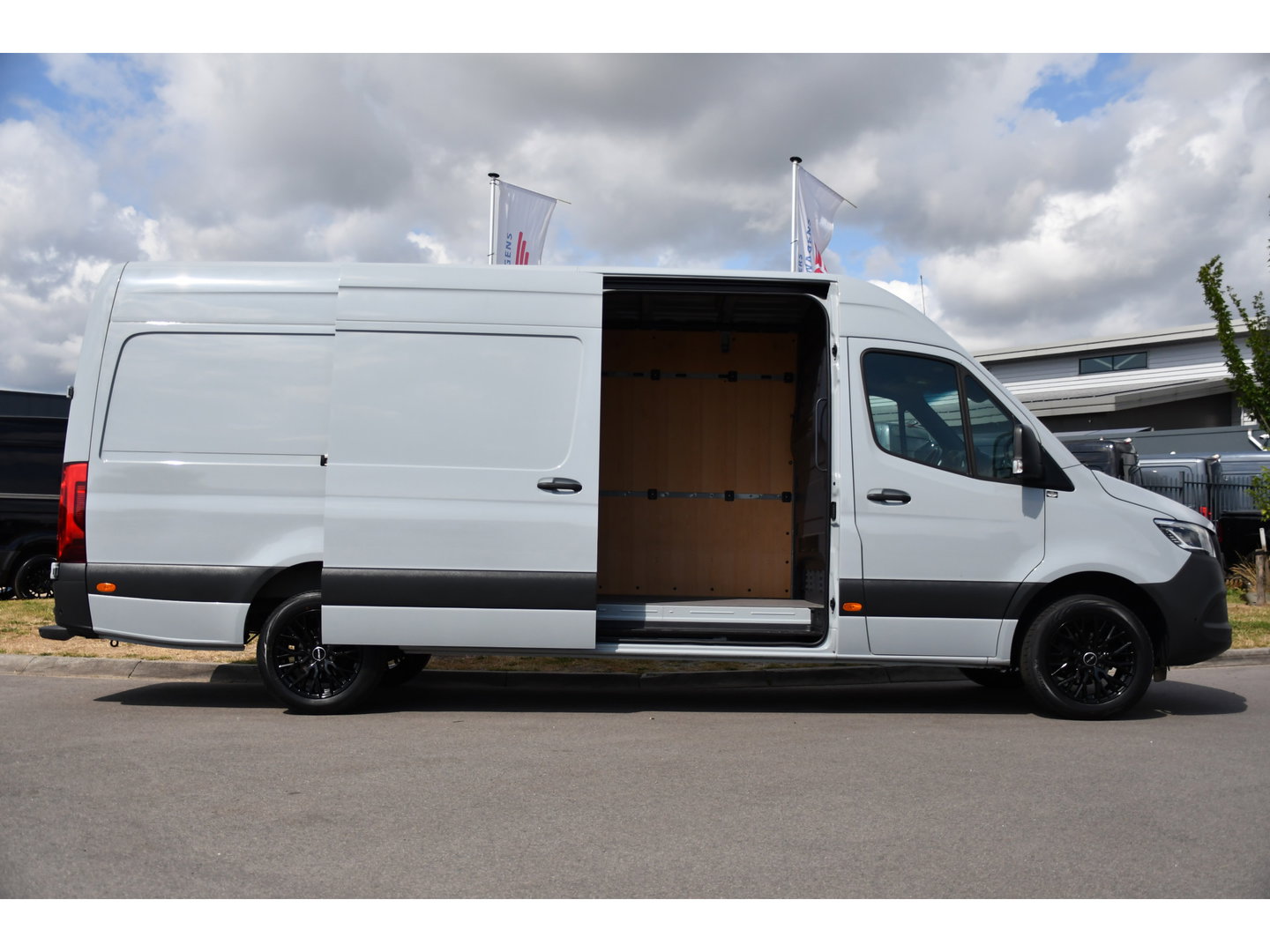 Mercedes-Benz Sprinter 317 1.9 CDI L3H2 RWD PB Edition NIEUW STAAT! Adaptieve Cruise, Camera, Carlay, LED, Standkachel, 170pk, Stoelverwarming, Dodehoek, Automaat, 3 Zitplaatsen, Uniek!