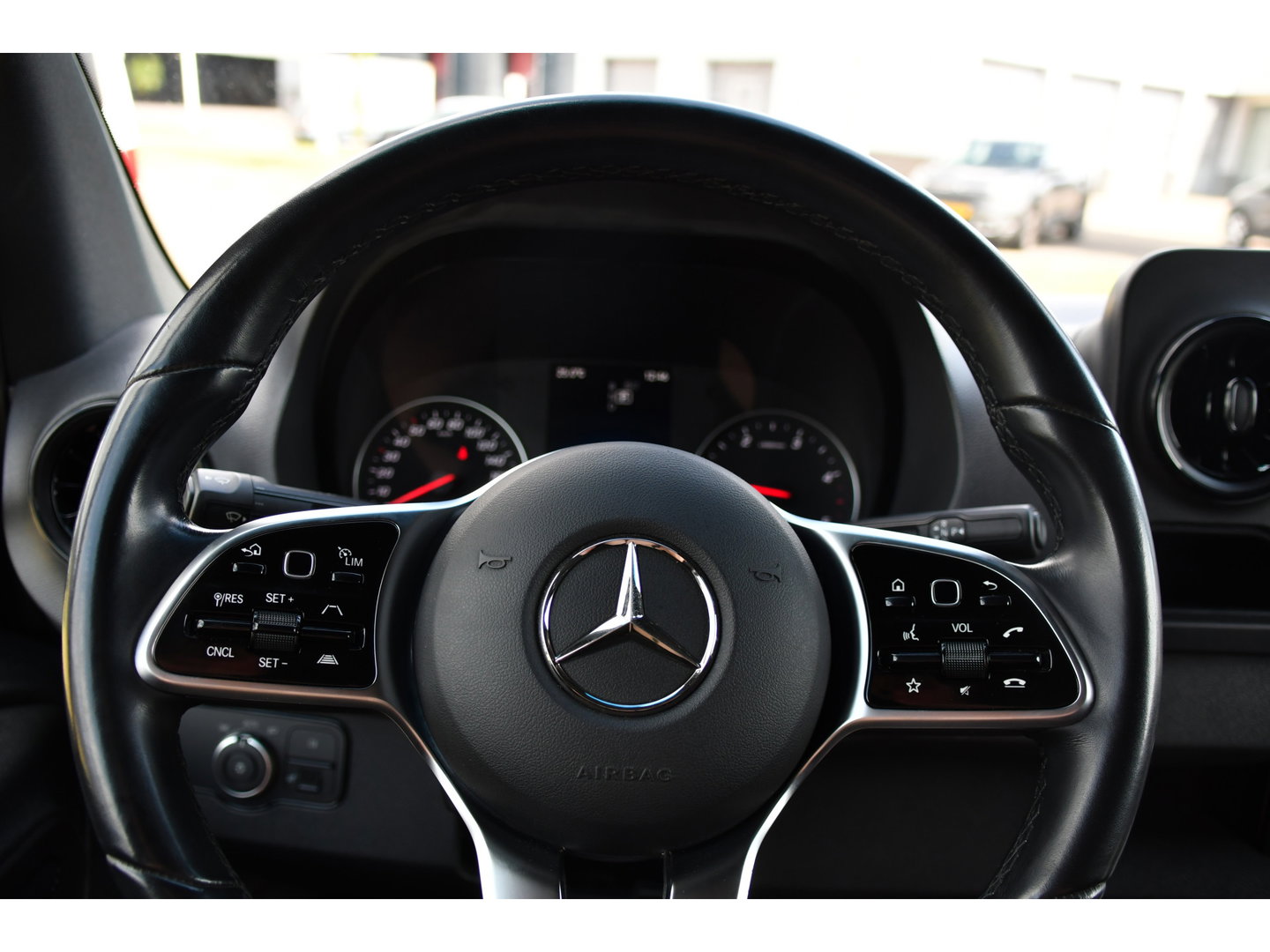 Mercedes-Benz Sprinter 317 1.9 CDI L3H2 RWD PB Edition NIEUW STAAT! Adaptieve Cruise, Camera, Carlay, LED, Standkachel, 170pk, Stoelverwarming, Dodehoek, Automaat, 3 Zitplaatsen, Uniek!